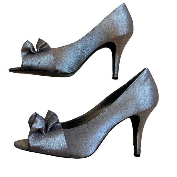 Nina Fulvia Women's Light Pewter Satin Ruffle Peep Toe Pump Heels Size US 7.5 M - Picture 4 of 7